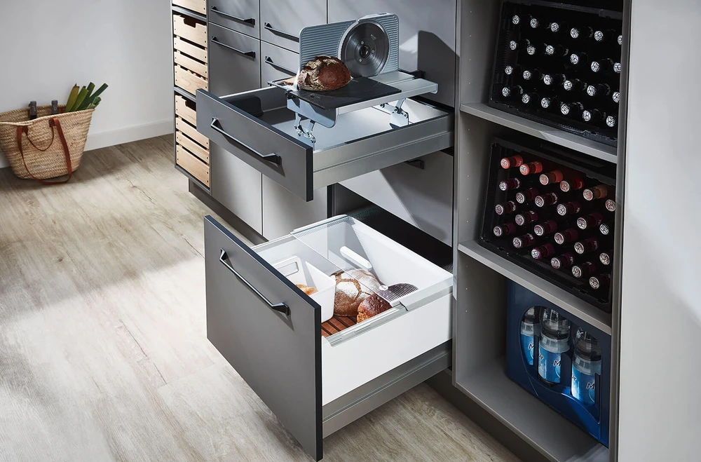 Cuisine moderne avec îlot central bimatière